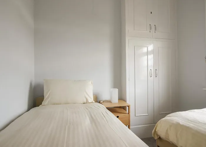 Flat 2, 10 Seafield Road