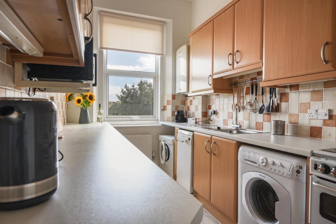 Flat 2, 10 Seafield Road *