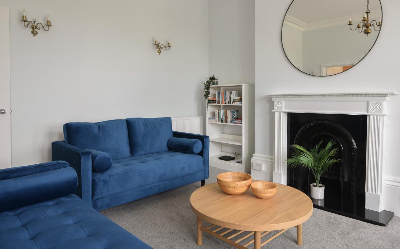 Flat 2, 10 Seafield Road Apartment *