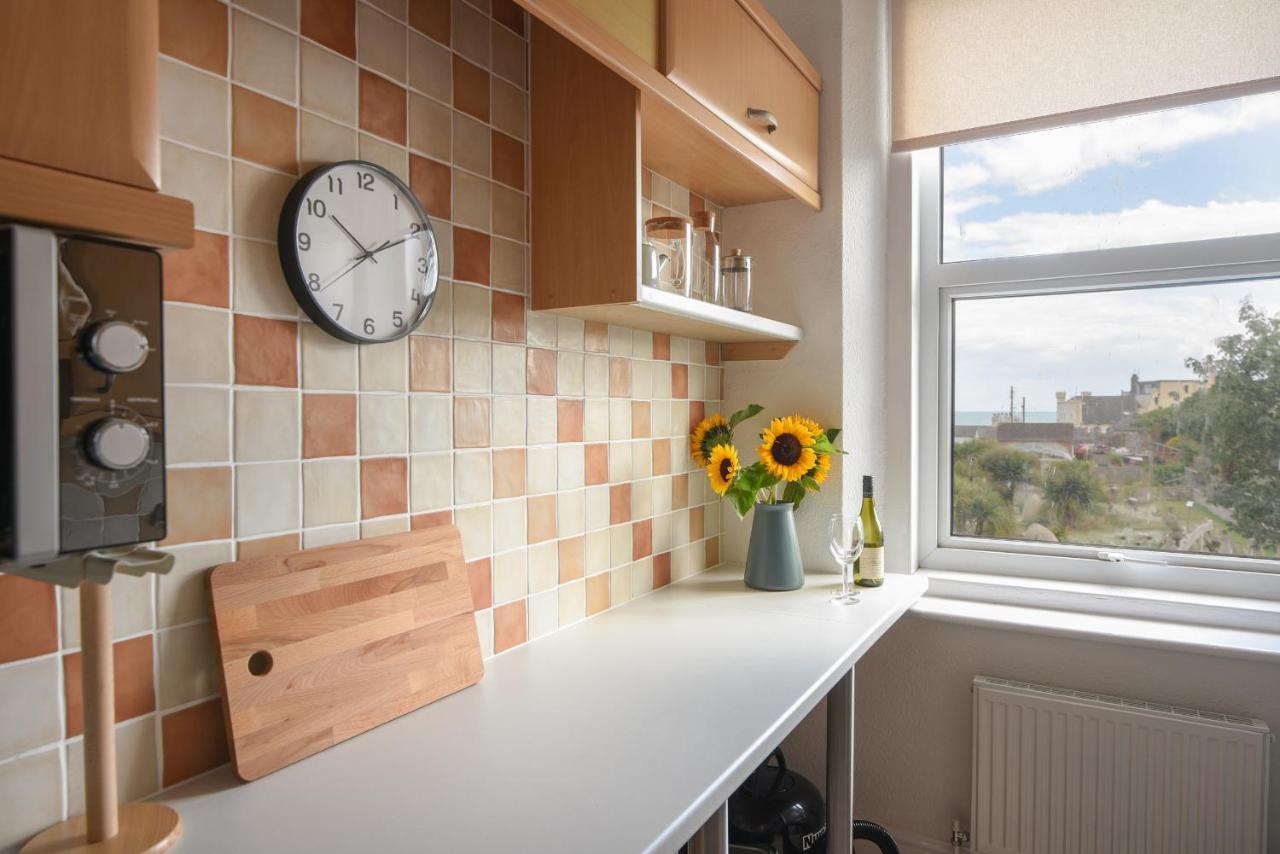 Flat 2, 10 Seafield Road Seaton (Devon)