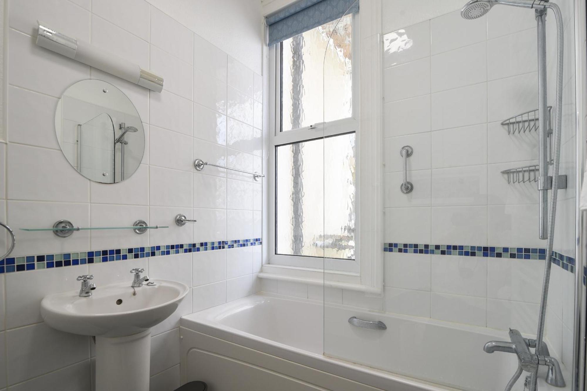 Flat 2, 10 Seafield Road Seaton (Devon)
